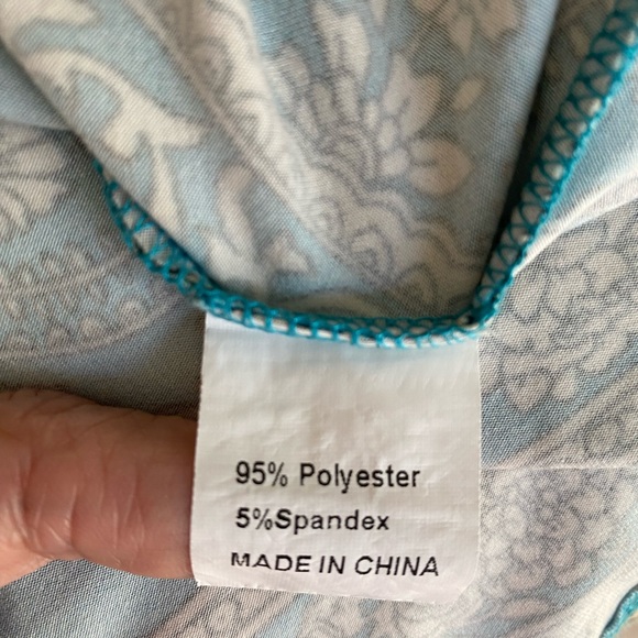 LIENRIDY Women’s Size 2X V neck Blouse. Beautiful teal and gold color. - Picture 6 of 7